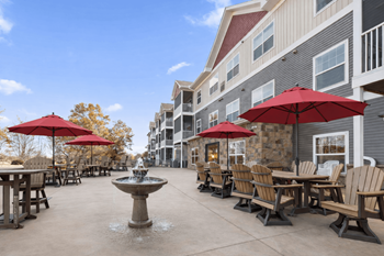 The estates at arbor oaks garden grill & picnic spaces